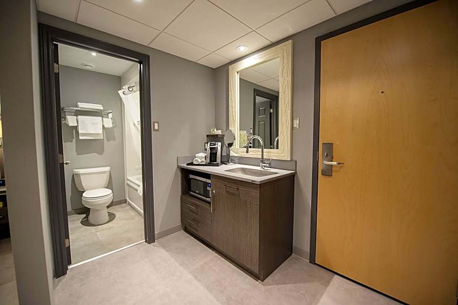 Hotel & Suites Le Dauphin Drummondville