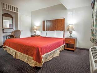 Econo Lodge On Historic Route 66 – Barstow, CA