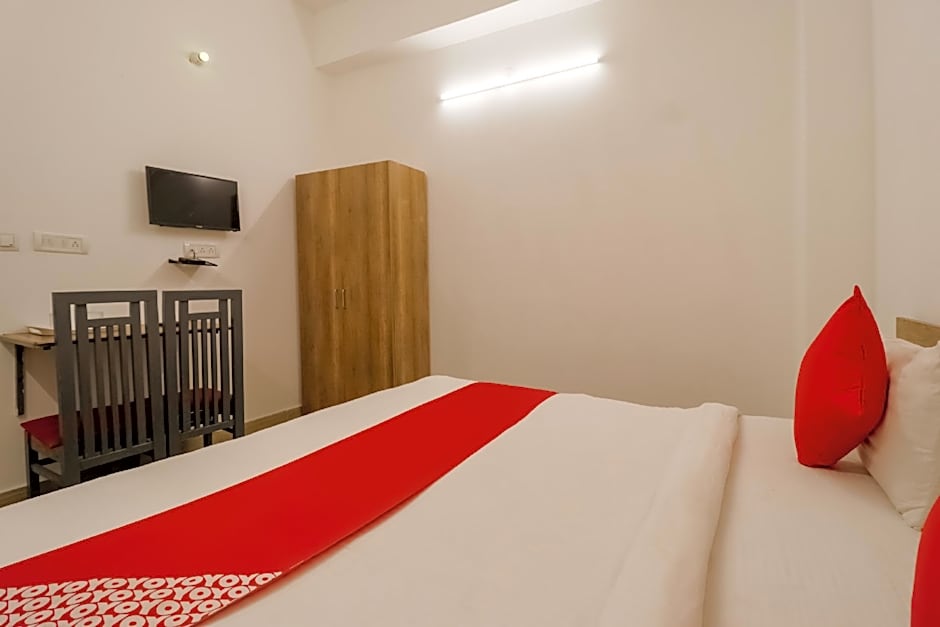 Hotel R K Palace by OYO Rooms – Patna, CO