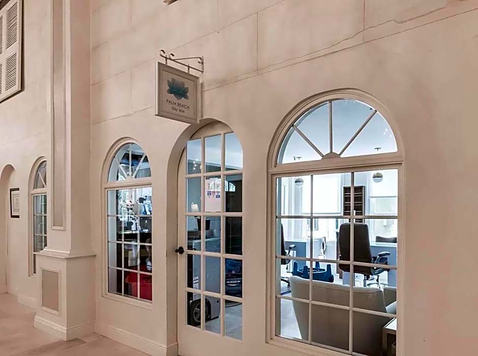 Renovated studio in the heart of Palm Beach - free parking, security box