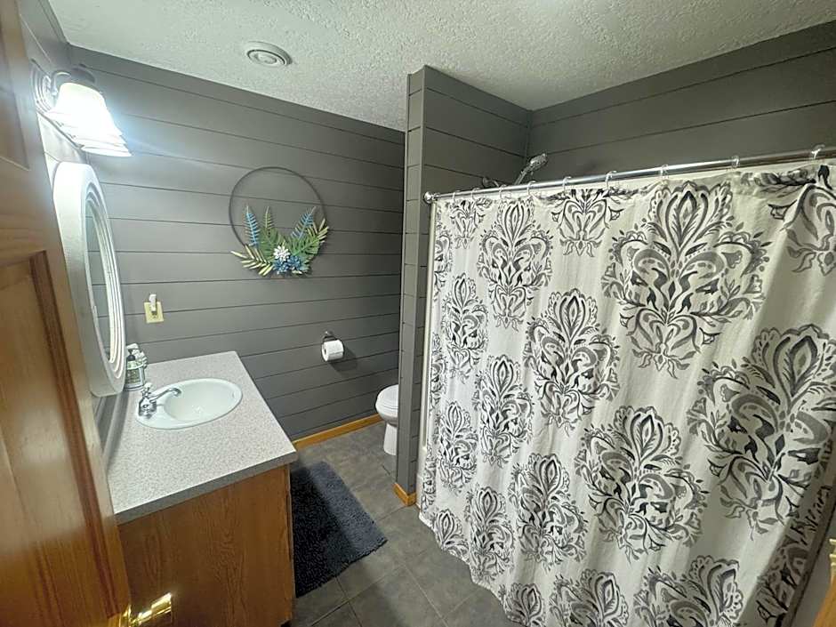 The River Condos Hot Tub Fireplace Family & Pet Friendly River Front 2 to 6 bedroom condos dock