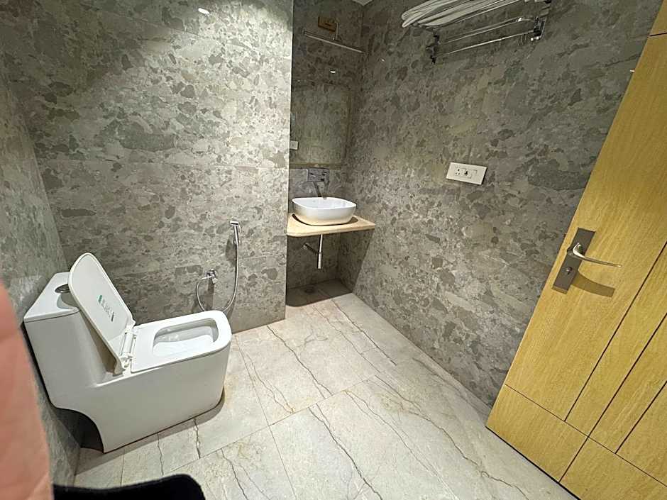 Geetanjali Hotel & Motel