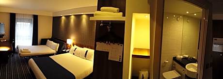 1 Double Standard Sofa Bed with Free Hot Breakfast