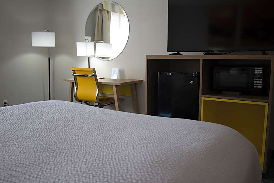 Days Inn by Wyndham Colby