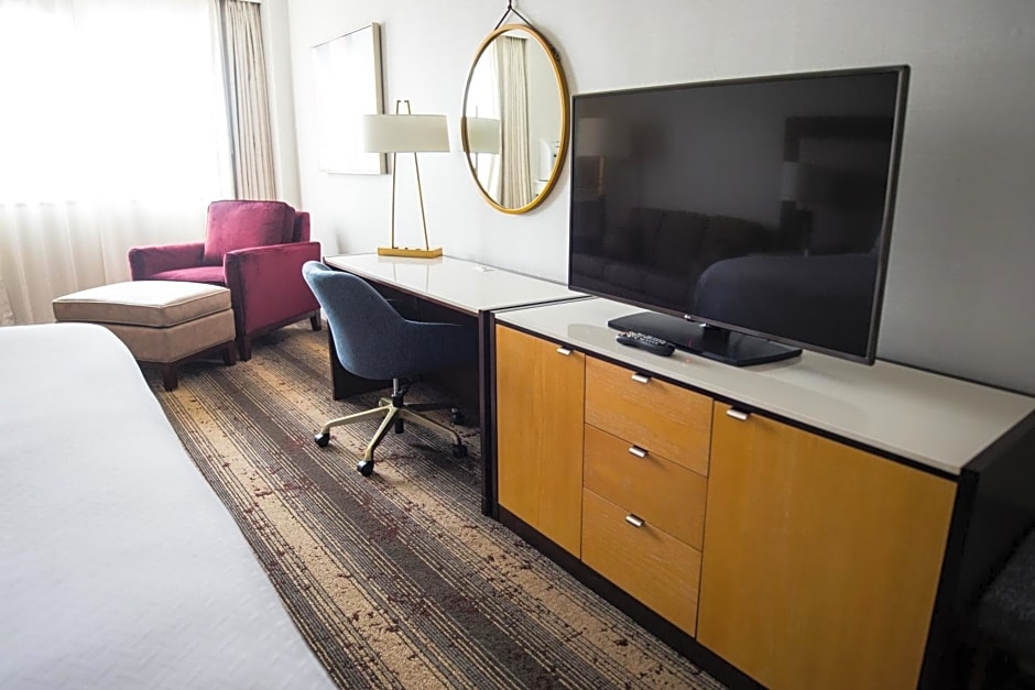 Crowne Plaza Edison, an IHG Hotel