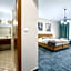 Hotel Reverie - Dependance, Check-in at Metropolitan Star