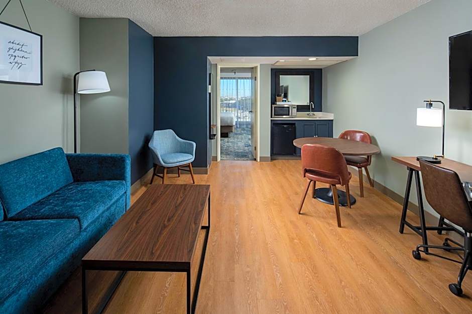 Four Points by Sheraton Suites Tampa Airport Westshore