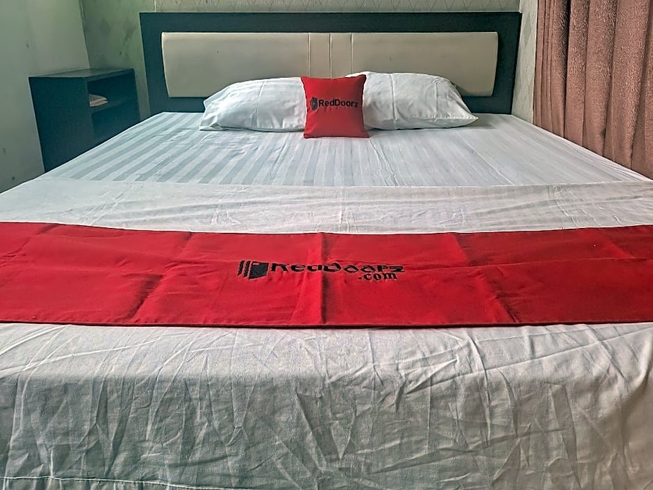 RedDoorz @ Hotel Arwana Safari Puncak