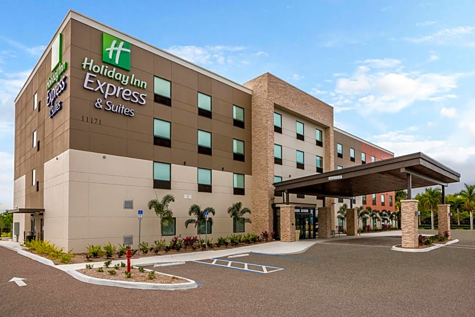 Holiday Inn Express & Suites Ft Myers Beach-Sanibel Gateway