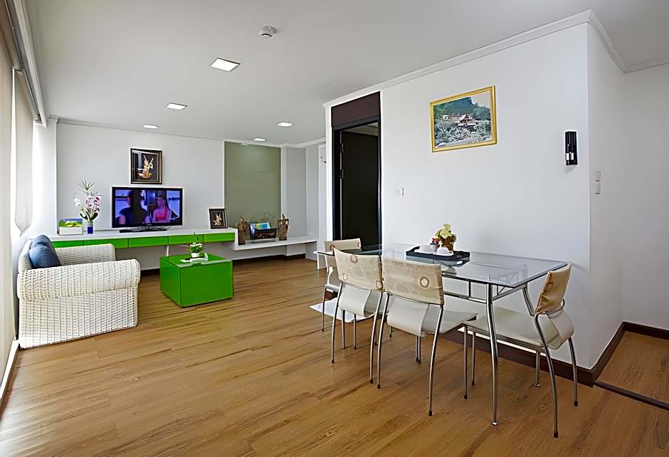 Summit Pavilion Hotel