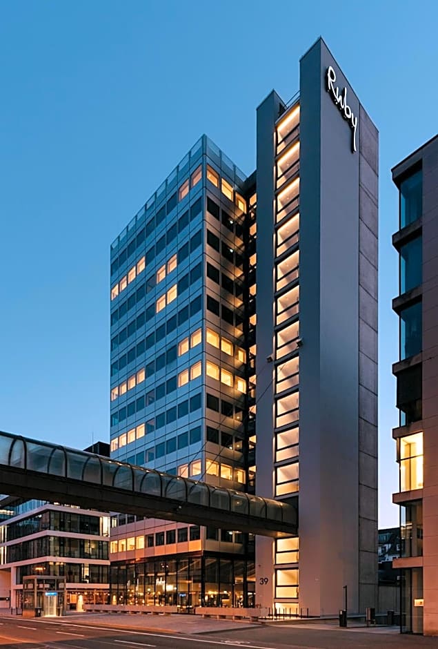 Ruby Luna Hotel Dusseldorf