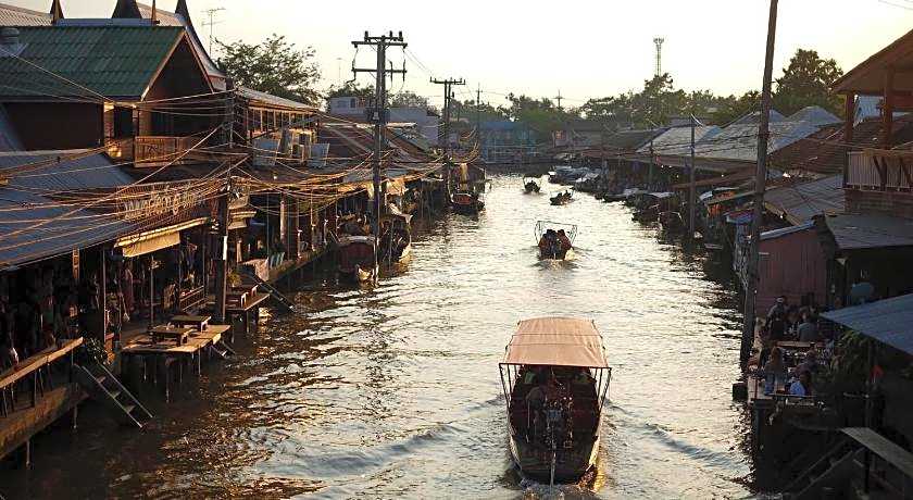 RoomQuest Amphawa VaylaSamran