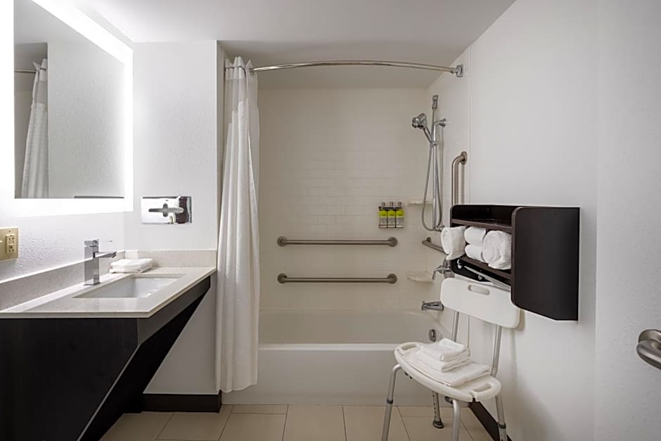 Holiday Inn Express Coventry S - West Warwick Area By IHG