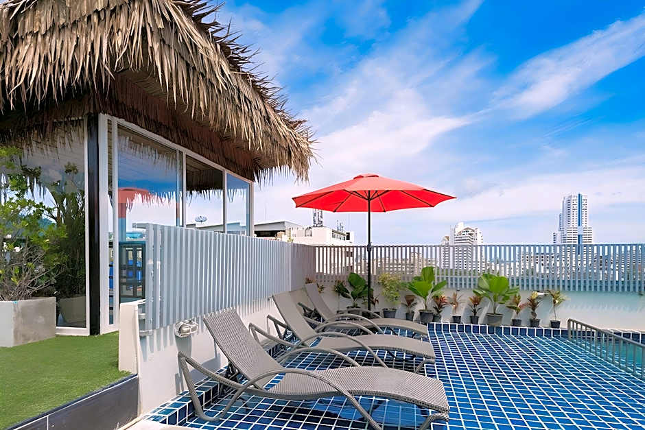 Hallo Patong Hotel - Rooftop Pool - Stunning Mountain Views & OTOP Market