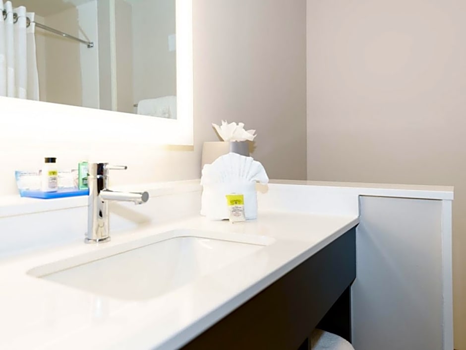 Holiday Inn Express & Suites Franklin - Berry Farms By IHG
