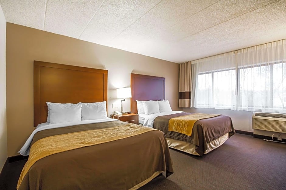 Comfort Inn & Suites Madison - Airport