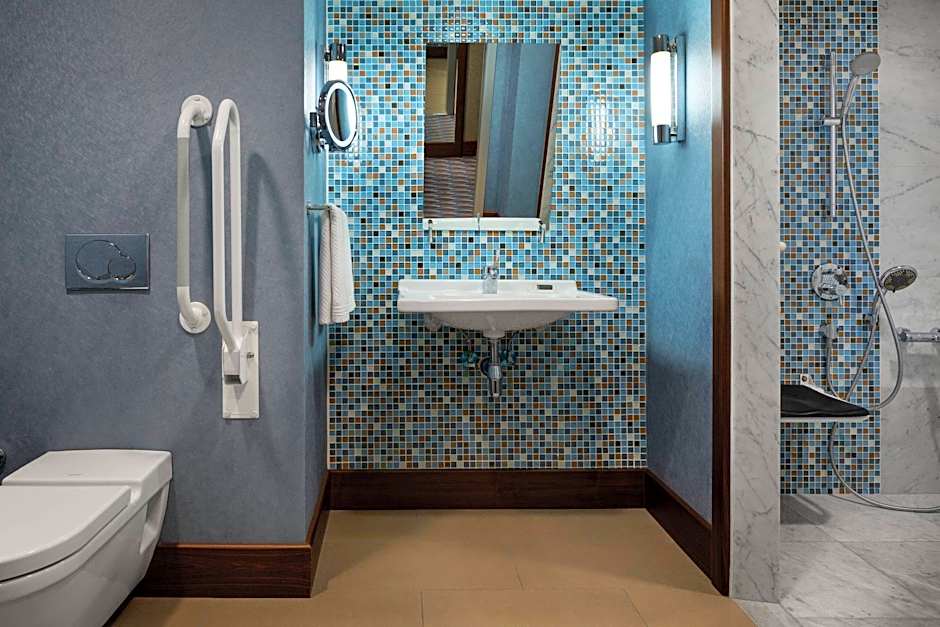 Renaissance by Marriott Izmir Hotel