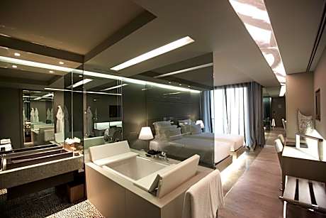 DELUXE DOUBLE ROOM (PRESTIGE)