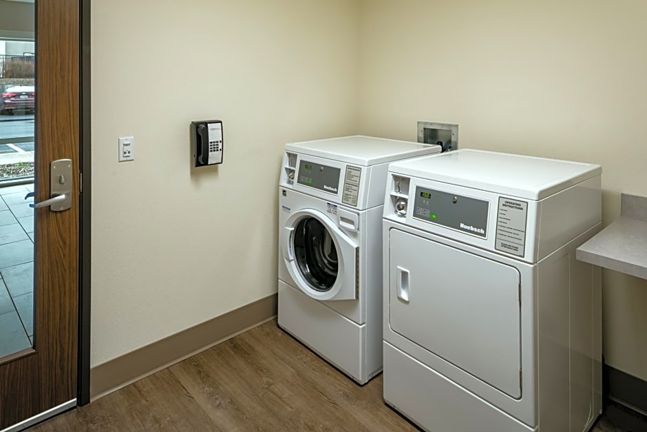 Holiday Inn Express & Suites - Medford, an IHG Hotel