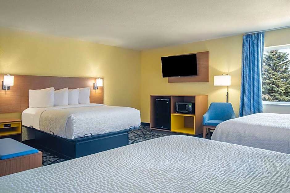 Days Inn by Wyndham Evansdale Waterloo