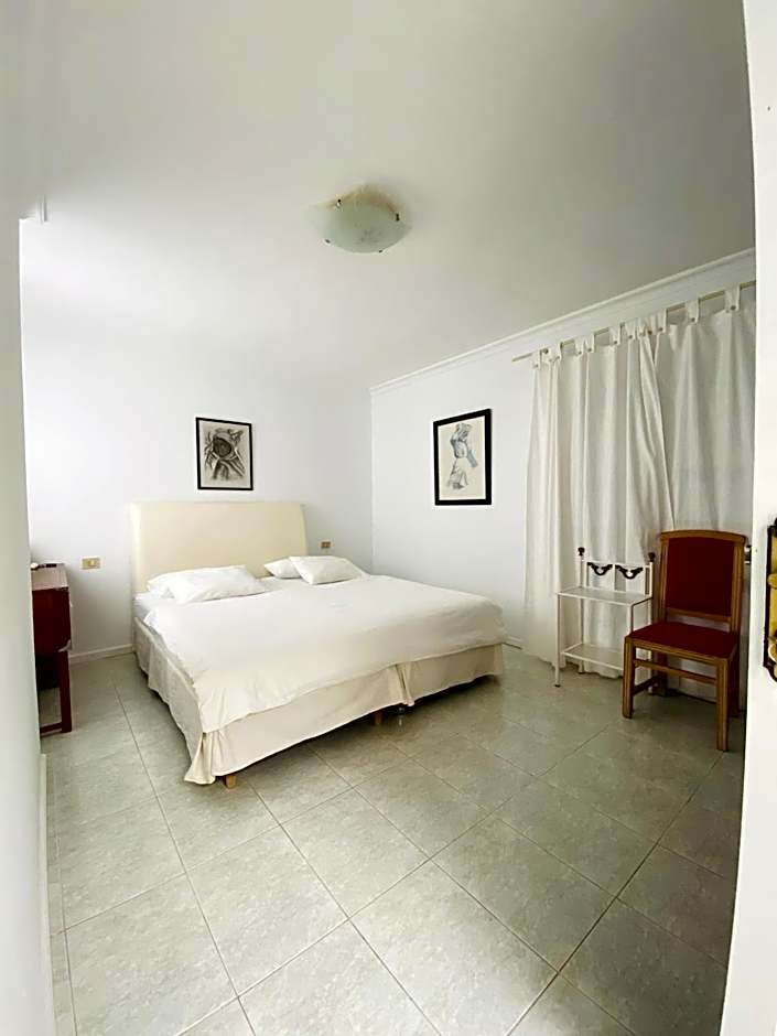Photo 1 of 4 of 1 Queen Bed Suite, Pool View