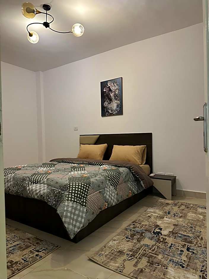 شقه فندقيه فرش جديد مكيفه بالكامل بمدينتي