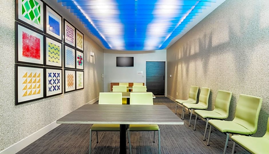 Holiday Inn Express Las Vegas South, an IHG Hotel