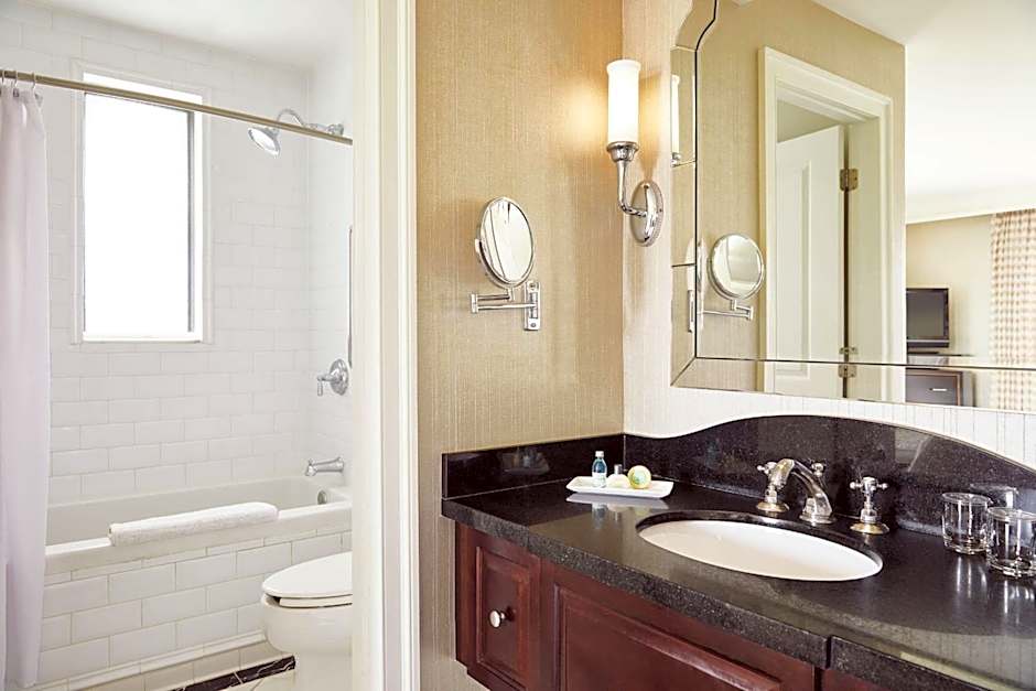 The Raphael Hotel, Autograph Collection by Marriott