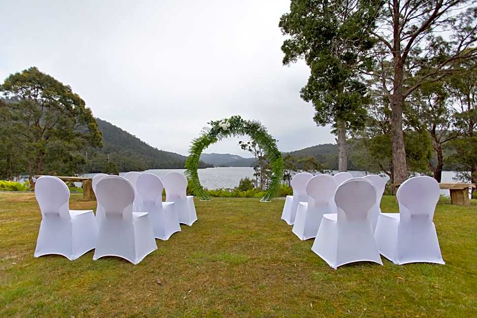 Tullah Lakeside Lodge