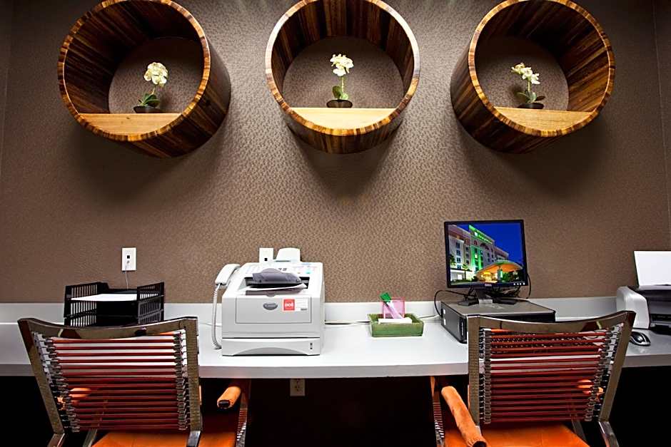 Holiday Inn & Suites Ocala Conference Center By IHG