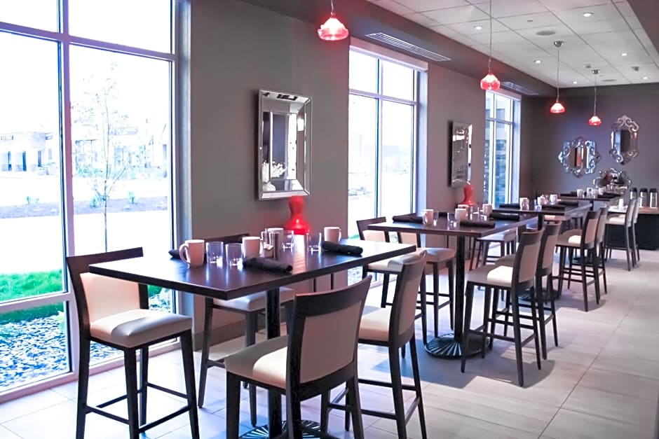 Holiday Inn Hotel & Suites Davenport, an IHG Hotel