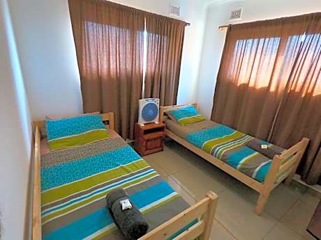 Basic Triple Room with Shared Bathroom