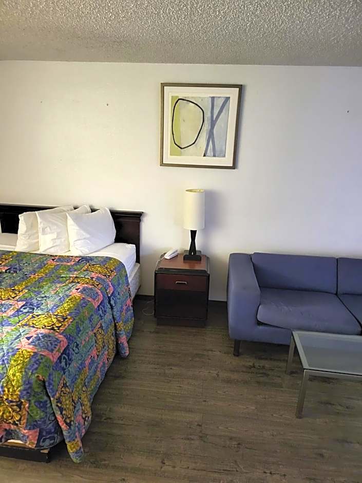 Smokey Point Motor Inn