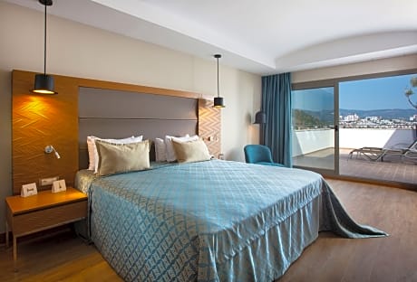 CORNER SUITE SIDE SEA VIEW