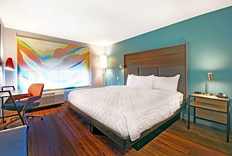 2 Queen Hearing Accessible Room W/Ri Shower