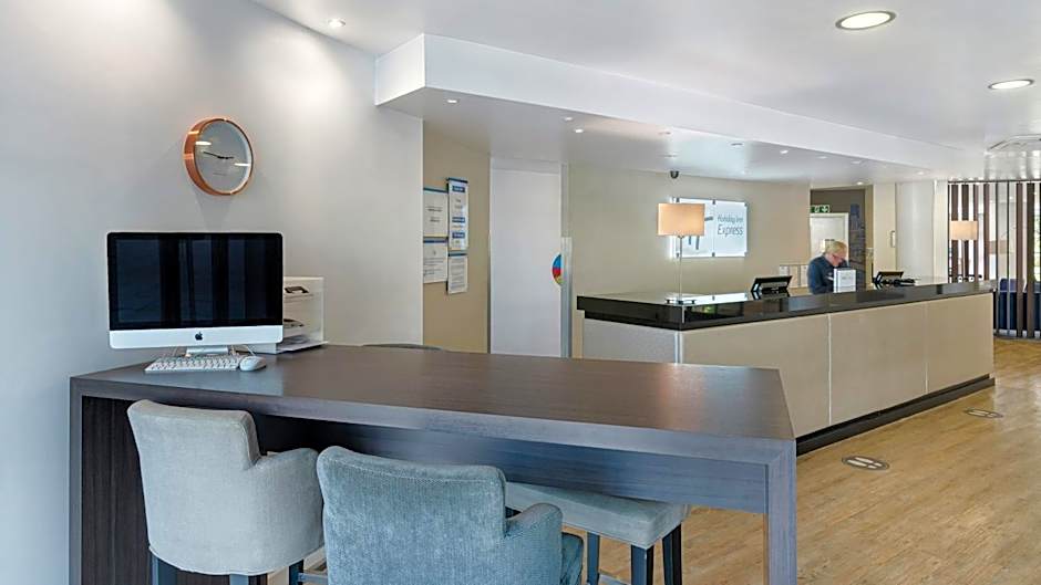 Holiday Inn Express Leigh - Sports Village By IHG