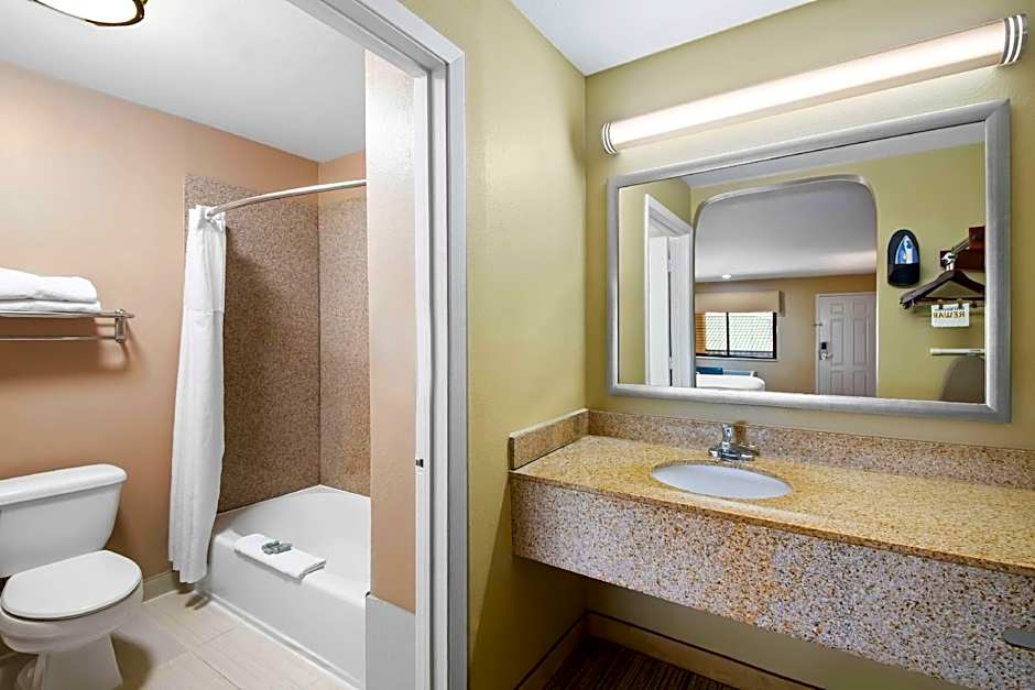 Best Western Cedar Inn