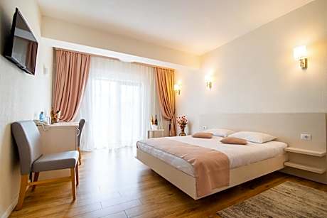 Deluxe Double Room with Bath