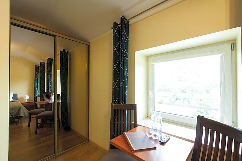 HOTEL I RESTAURACJA BROCHÓW