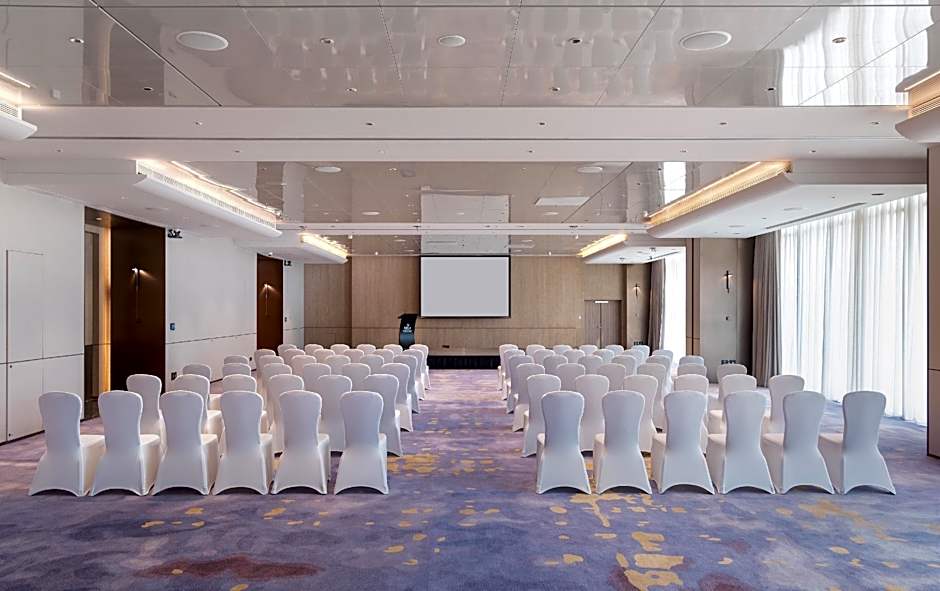 Hilton Shenzhen World Exhibition & Convention Center （Qianhai Snow World）