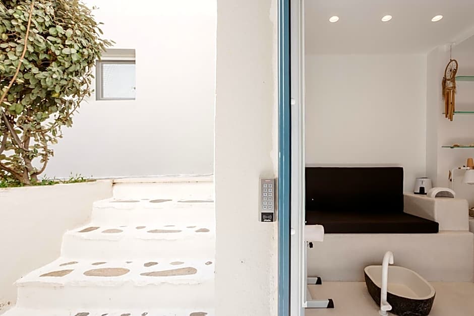 Iria Beach Art Hotel