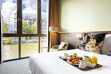 Double Room with View