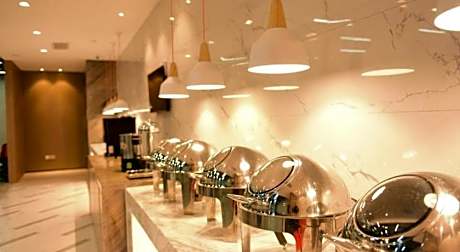 Holiday Inn Express Lhasa Potala Square By IHG
