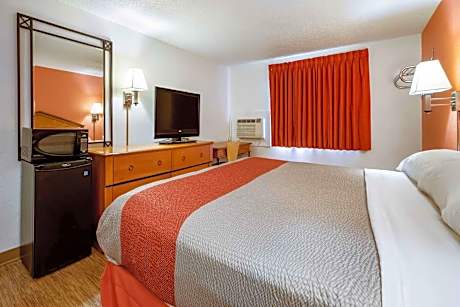 1 KING BED | ACCESSIBLE, NON-SMOKING