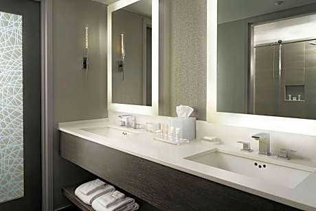 Topanga, Junior Suite, 1 King, Sofa bed, High floor