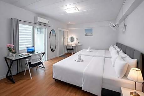 Quadruple Room with Private Bathroom