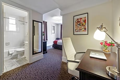 Deluxe Queen Room