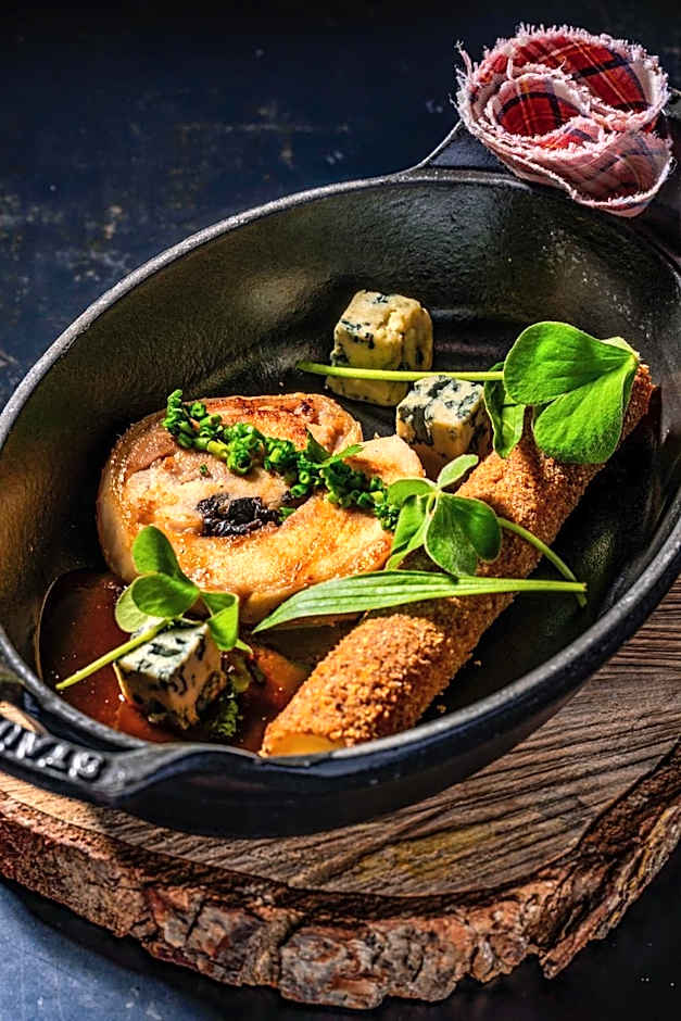 Demeures & Châteaux Auberge de la Tour - Hôtel & Restaurants - Marcolès Auvergne