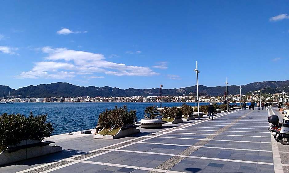 Club Sunset Apartments