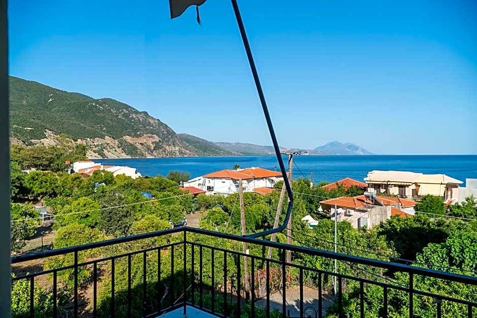 Davis Studios & Apartments